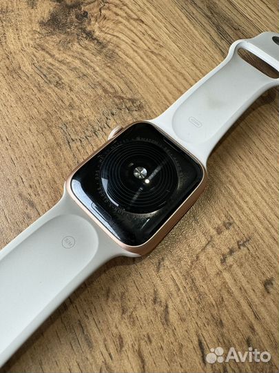 Часы Apple Watch SE 44mm