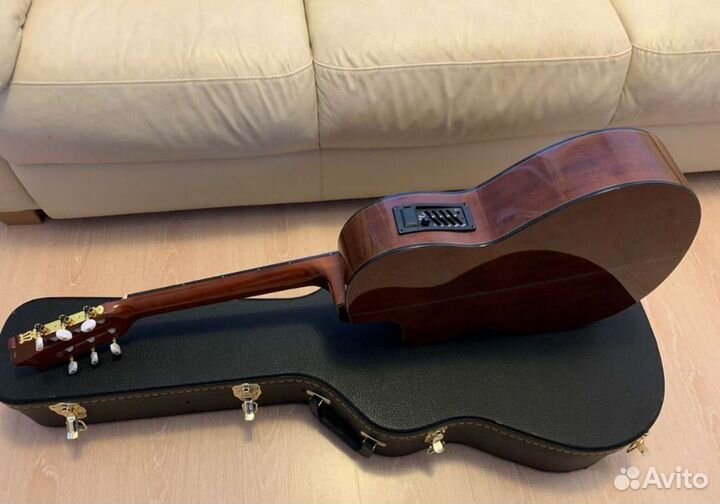 Классическая гитара с подключением+кофр