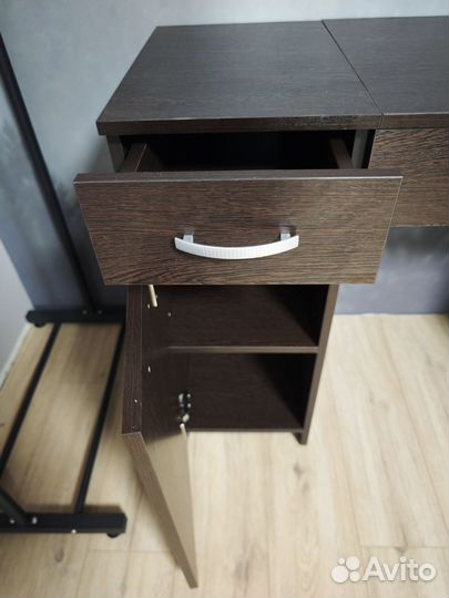 Туалетный столик с зеркалом подсветкой, письменный