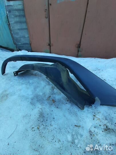 Подкрылок и передняя левая накладка на крыло бу