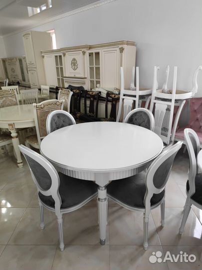 Столы и стулья