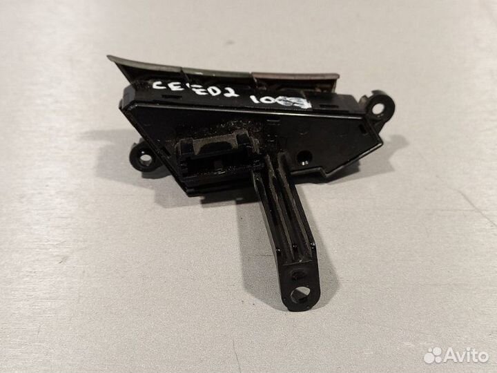 Кнопки на руль Kia Ceed 2 универсал G4FG 2018