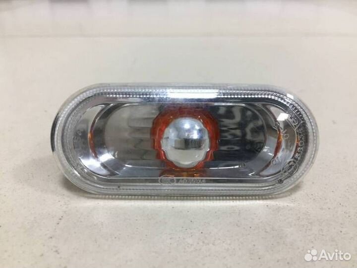 Повторитель на крыло Volkswagen Polo Sed RUS 2011