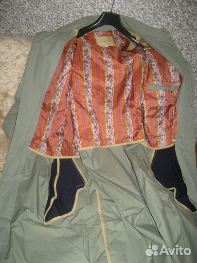Продаю мужской плащ