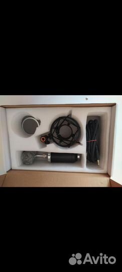 Студийный микрофон полупрофессиональный