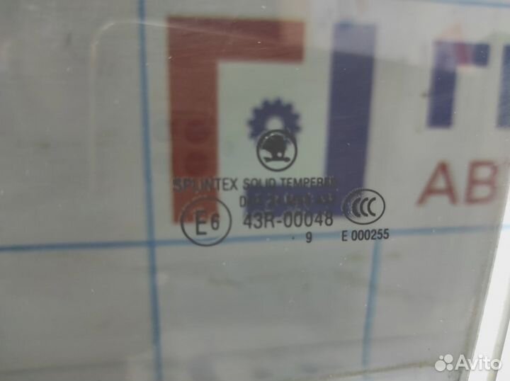 Стекло двери задней левой Skoda Octavia (A5) 1Z584