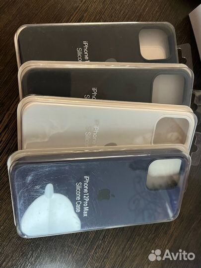 Силиконовый чехол на iPhone