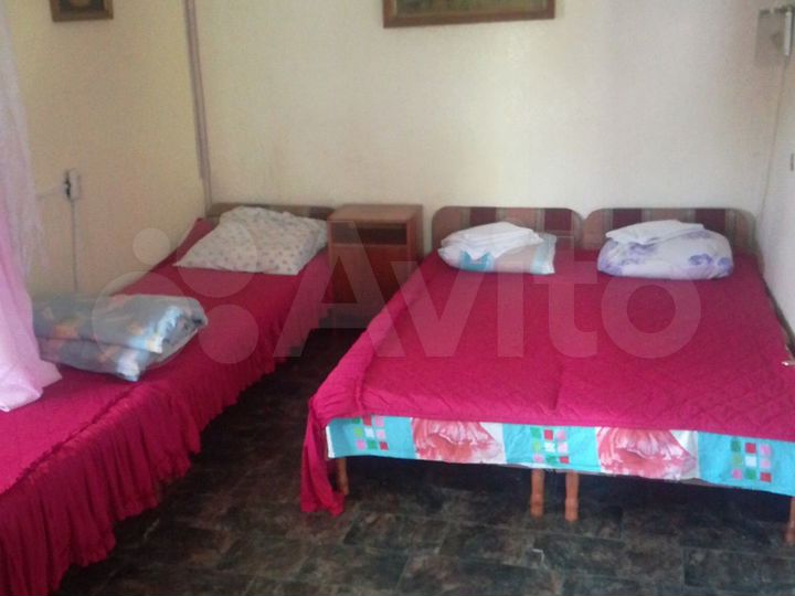 Комната 18 м² в 3-к., 2/2 эт.