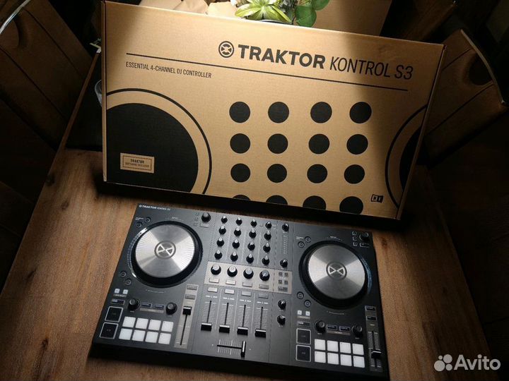 Native Instruments Traktor Kontrol S3 (Код A523)