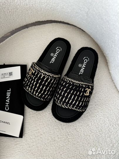 В наличии Chanel 38,5 - 39 шлёпки сандали