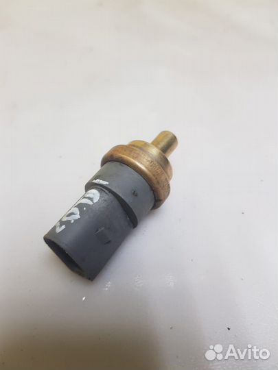 Датчик температуры 2-контактный VW Passat B6