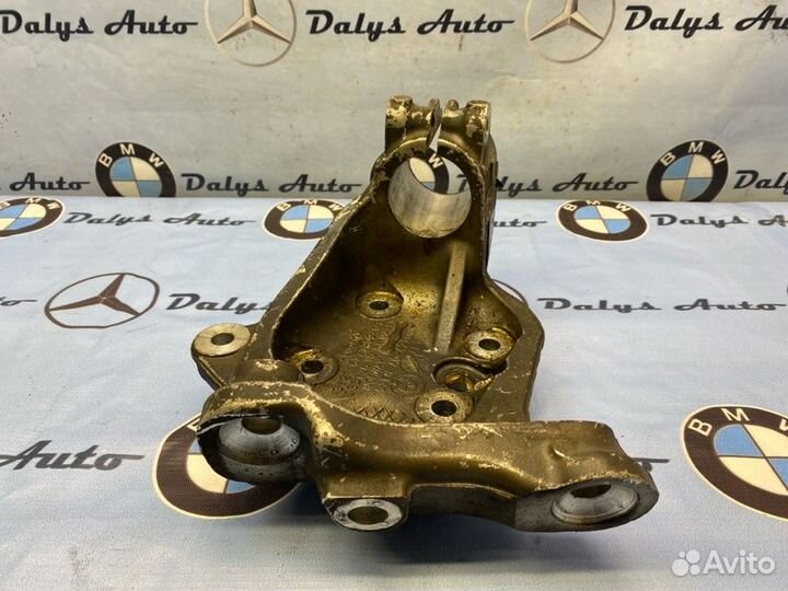 Кулак поворотный передний левый Bmw 325I E90