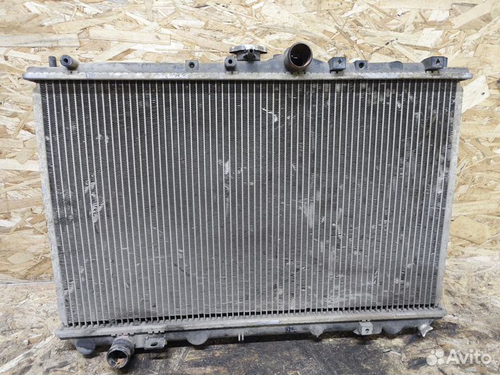 Радиатор Mitsubishi Carisma