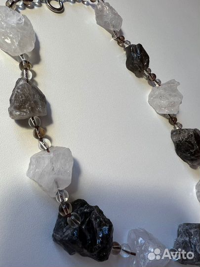 Колье из горного хрусталя и раузтопаза