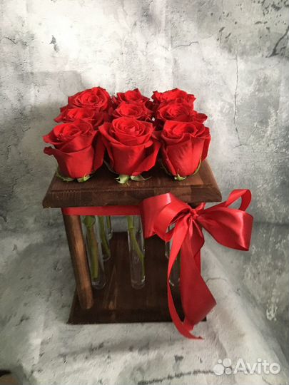 Розы в колбах