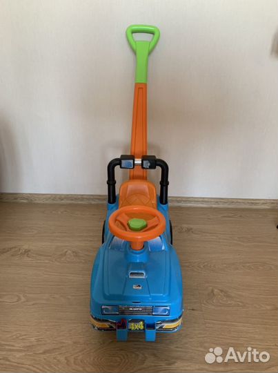 Машина каталка с ручкой