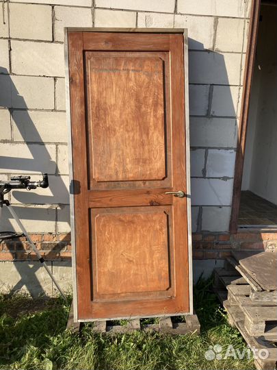 Дверь входная деревянная с коробкой
