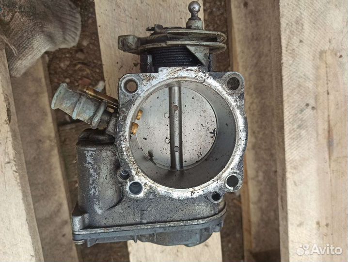 Дросельная заслонка Volkswagen Passat B5