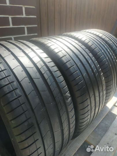 Pirelli P Zero PZ4 245/35 R20 и 275/30 R20 95Y