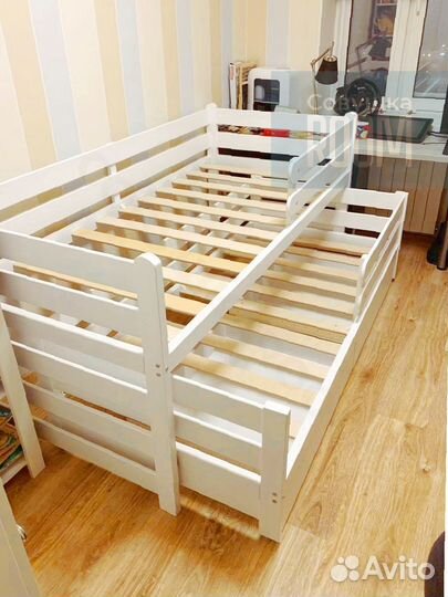 Детская Кровать из бука с бортиком