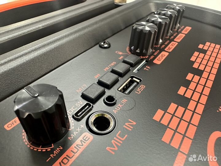 Высокая блютуз колонка с беспроводным микрофоном