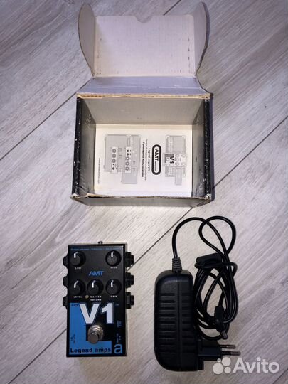AMT V1 - одноканальный гитарный предусилитель (бп
