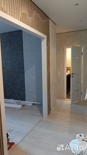 Мастера клеить обои