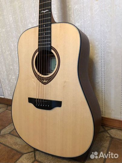 Акустическая гитара массив