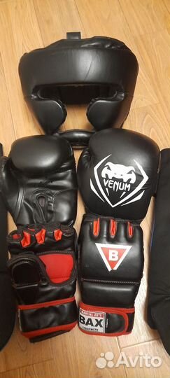Боксерские перчатки, шингарты, шлем, защита голени