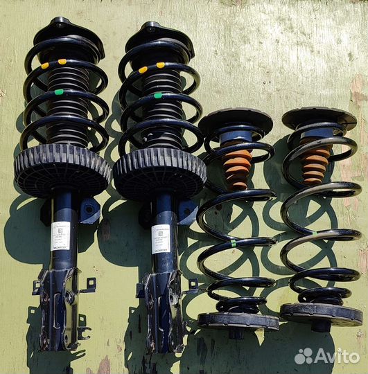 Амортизаторы передние в сборе на Мерседес v250w447