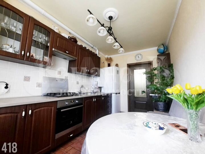 2-к. квартира, 65 м², 2/4 эт.