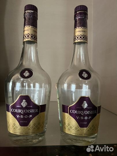 Коробки и пустые бутылки от алкоголя в коллекцию