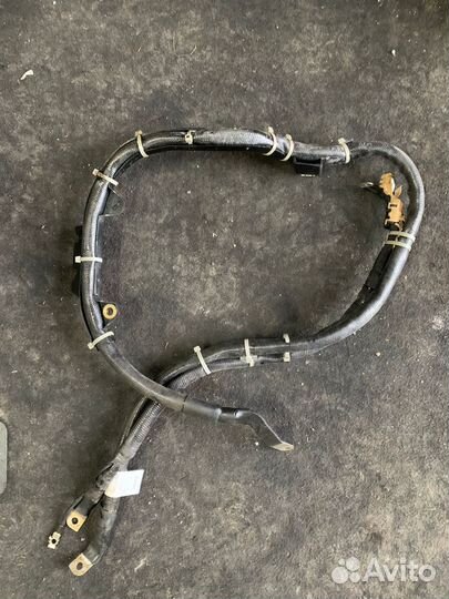 Провод с генератора на стартер Mercedes-Benz