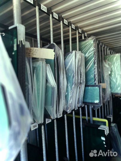 Стекло переднее на Bobcat S18/S16 (Бобкат)