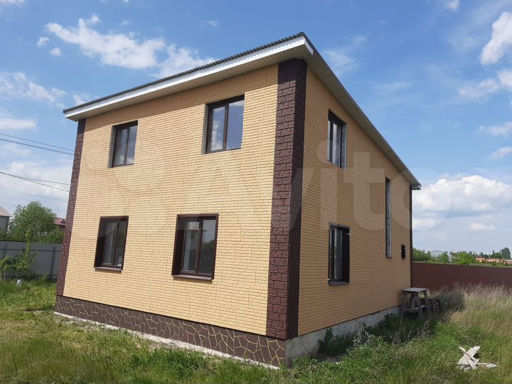 Коттедж 183 м² на участке 8 сот.