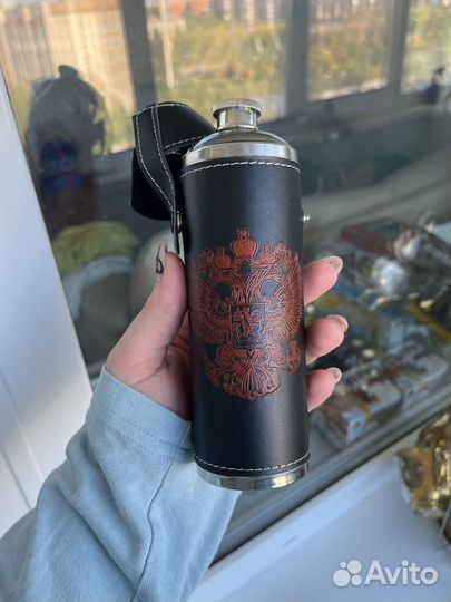 Фляжка новая с гербом и рюмками