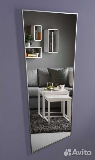 Зеркало в серебристой раме