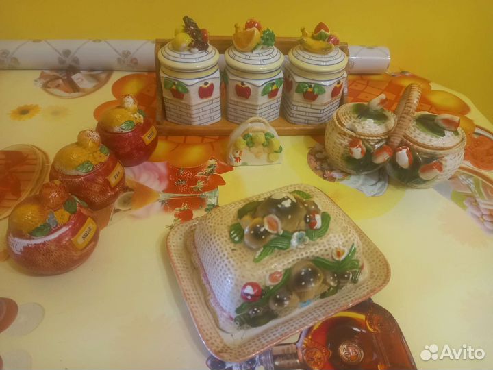 Посуда с лепкой