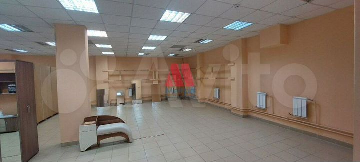 С отдельным входом 235 метров