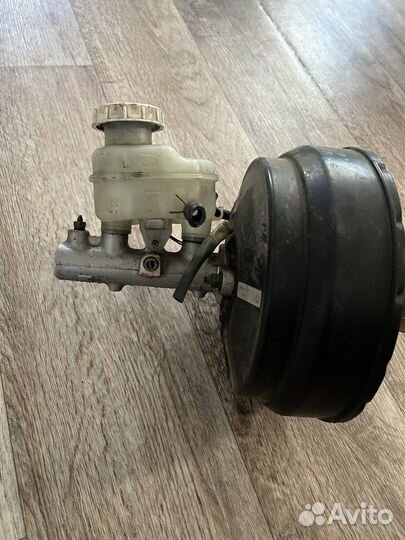 Главный тормозной цилиндр и вакумник