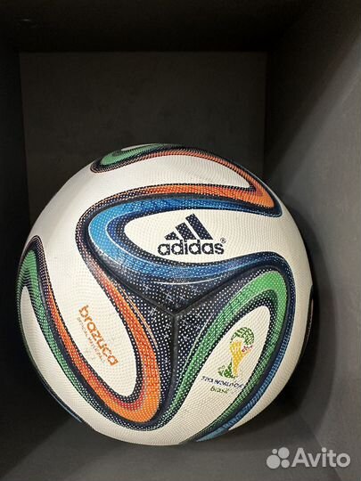 Футбольный мяч adidas brazuca чм 2014