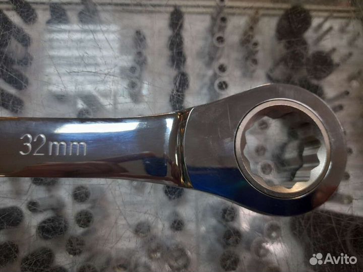 Ключ трещоточный 32 мм Jonnesway W45132