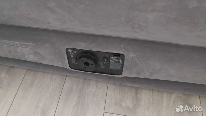 Надувной матрас (кровать) intex