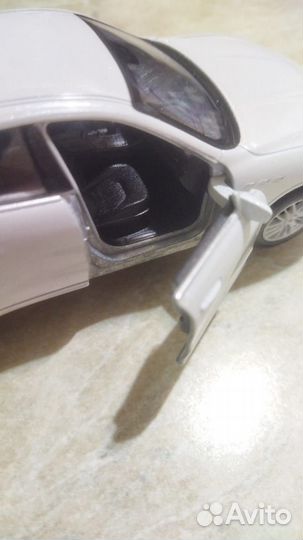 Игрушечная машина