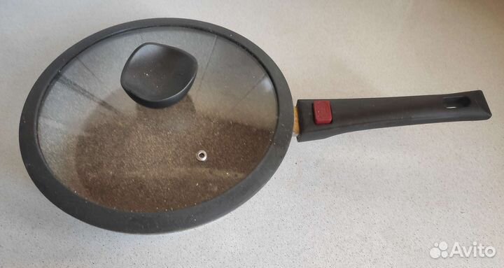 Сковорода, крышки для сковороды, кастрюль