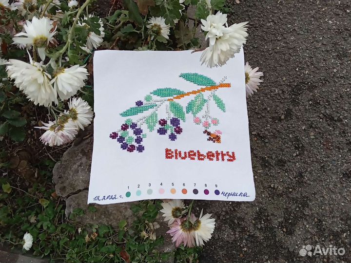 Работы, выложены алмазной мозайкой,стразами,бисер