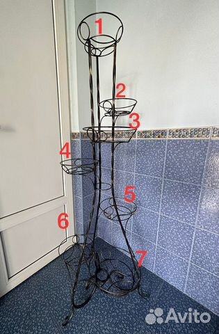 Напольная кованая подставка для цветов