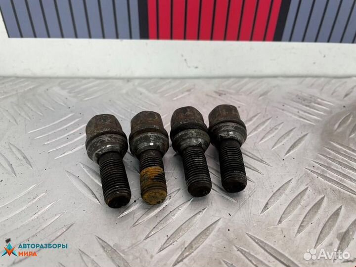 Болт колесный Citroen C4 Picasso 2008 701601139B