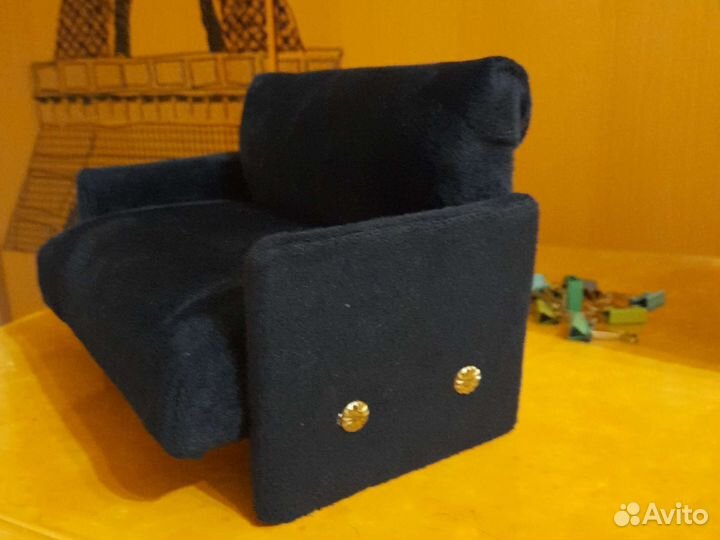 Декоративный кукольный диван