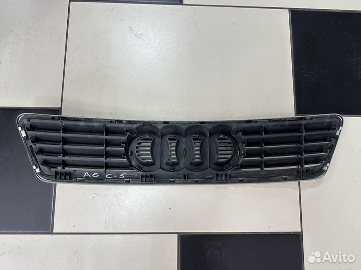 Решетка радиатора Audi A6 C5 4B0853651A